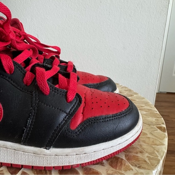 Nike Air Jordan 1 Mid Alternate Bred Sneakers size 6Y - Picture 3 of 11